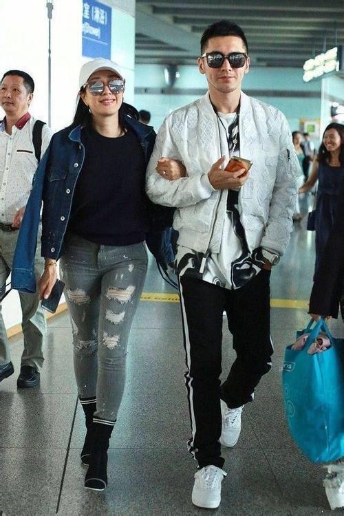 娱乐圈内的这些明星夫妻, 如同路人一般, 自己走自己