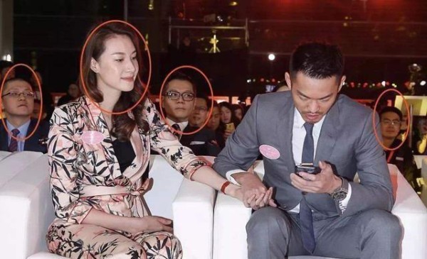 如何看待娱乐圈有些明星夫妇，总喜欢自欺欺人？