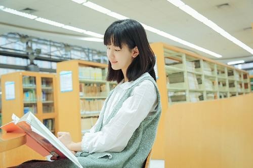 陈都灵男朋友是谁 高中黑料：挽一男子逛街