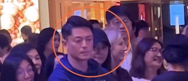 霍建华林心如女儿演出！甜蜜比心无人识？明星育儿太低调