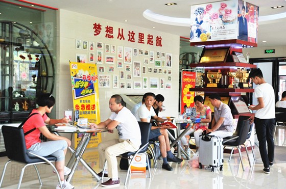 和明星一起来上学赢明星奖学金，安徽新东方报名火热进行