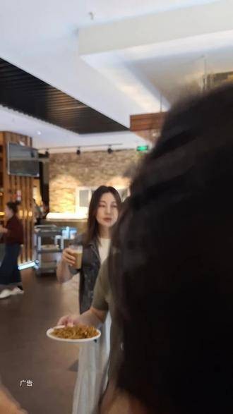 激动啊! 老爸帅气,闺女漂亮