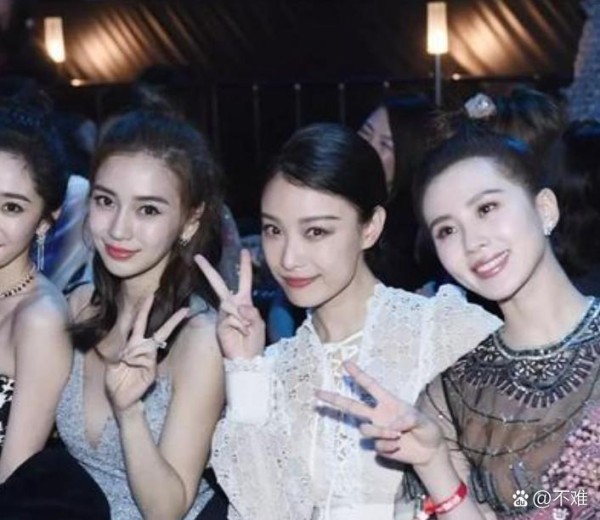 这张姐妹合照好像带点玄学体质！四位当...@不难的动态