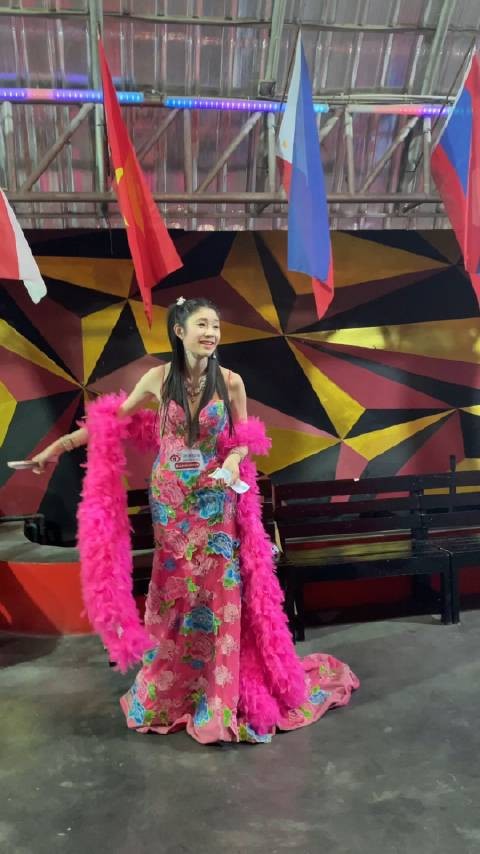 Queen JJ 我是泰国人妖清迈奇迹歌舞表演的明星 Miracle Cabaret Show