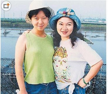 盘点娱乐圈老年丧子很凄惨的7大明星, 金庸儿子为情所困上吊自杀