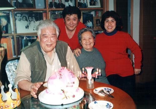盘点娱乐圈老年丧子很凄惨的7大明星, 金庸儿子为情所困上吊自杀