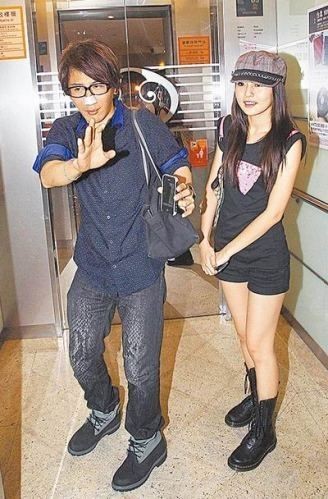 台湾媒体拍到刘谦与李蕴亲密无间