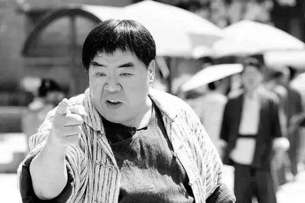 娱乐圈很穷的5位明星 第一位挣得多花的更多