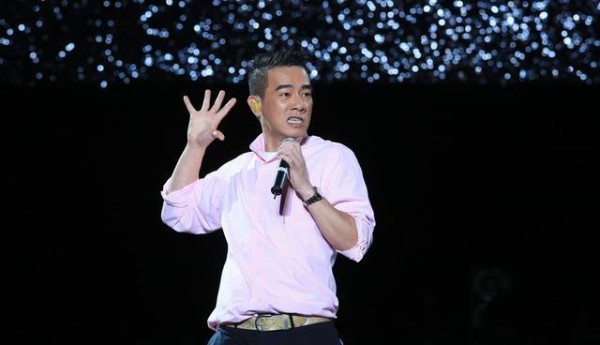 出生贫寒的明星，原来生活很拮据，如今成为巨星