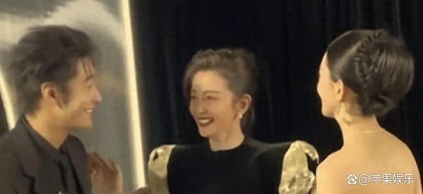 赵丽颖马丽沈腾同框热聊，颖宝说自己仅有89斤！马丽叹太瘦了心疼