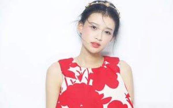 孙怡李沁长相惊人相似，两人有何关系？谁更受欢迎？