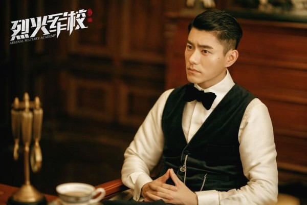 李程彬主演《烈火军校》实力圈粉 戏里戏外反差萌