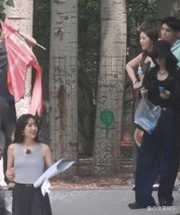 《花少6》资本硬塞到9人，座位和咖位不匹配，陈好被挤到一旁角落