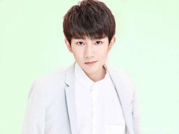 明星吸烟本是小事，为何王源被骂得很惨？雷佳音和张国立说出原因
