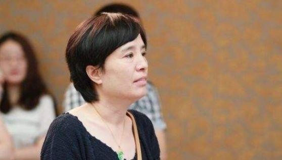 刘恺威丈母娘，罗晋丈母娘，张杰的丈母娘，都不如他的最漂亮