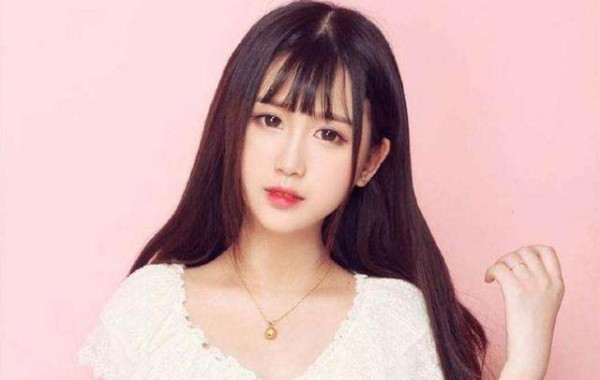 杨清柠不打光，王逗逗不打光，冯提莫不打光，你看她们丑不丑