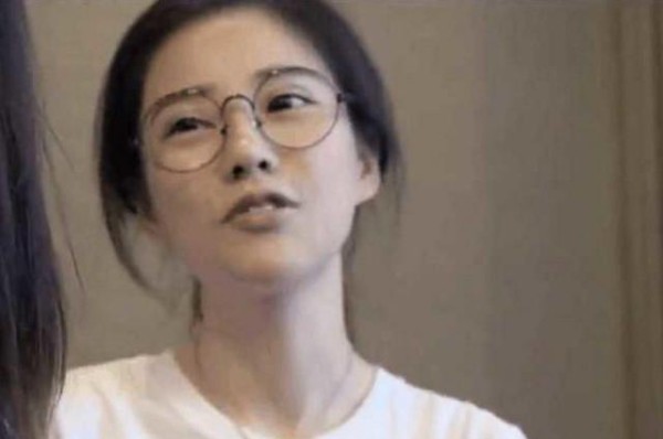 杨清柠不打光，王逗逗不打光，冯提莫不打光，你看她们丑不丑