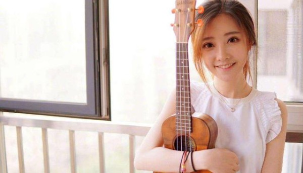 杨清柠不打光，王逗逗不打光，冯提莫不打光，你看她们丑不丑