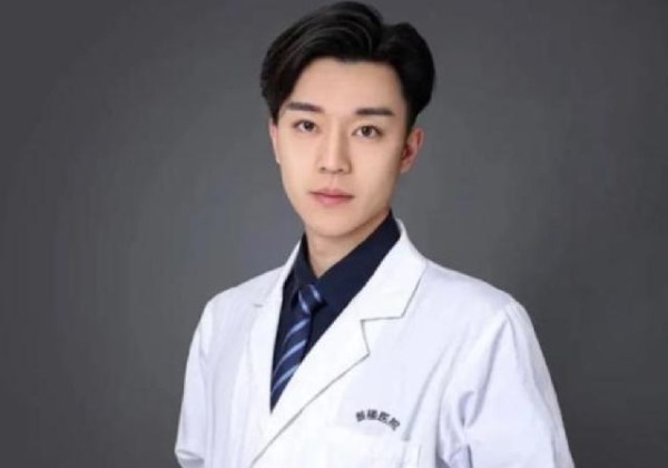 “最帅医生”徐晔：17岁入中大，25岁博士毕业，意外走红却感困扰