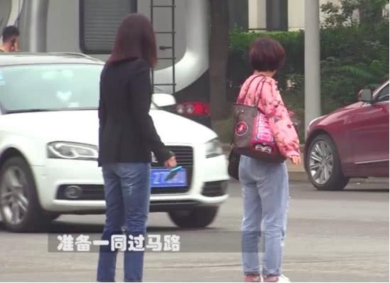 昔日辉煌女星黄奕身材走样穿着接地气,越来越像家庭主妇