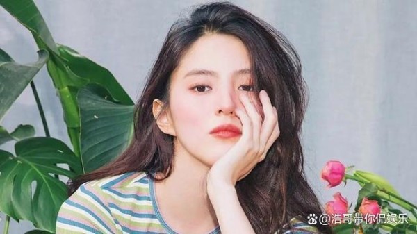 韩素希“知三当三”，恋情曝光后心情大好，疑似倒追男方被吐槽