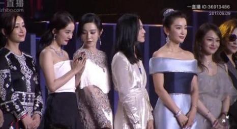 杨幂姚晨恩怨未解再度同框显尴尬, 范冰冰当和事佬惨遭无视