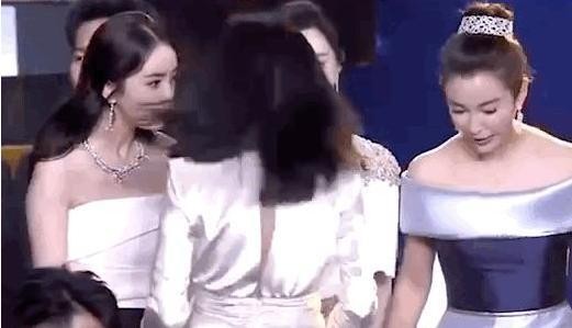 杨幂姚晨恩怨未解再度同框显尴尬, 范冰冰当和事佬惨遭无视