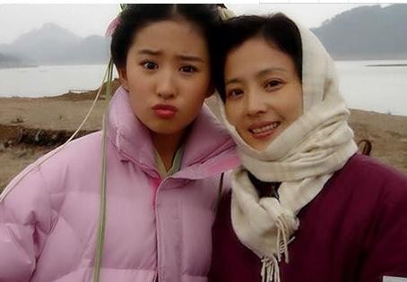当女明星遇上母亲，刘诗诗甜蜜，章子怡显差距，最后一位实在佩服