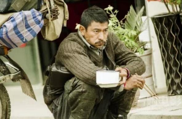 看看刘德华怎么对待群演，看看周星驰怎么对待群演，这才是巨星