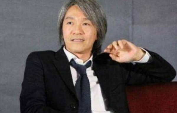 看看刘德华怎么对待群演，看看周星驰怎么对待群演，这才是巨星