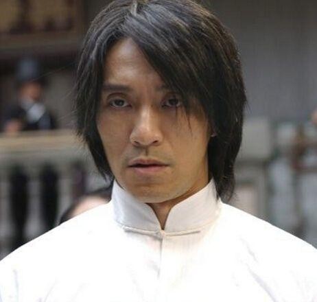 真正的巨星如何对待群演？周星驰和刘德华这样做，小鲜肉们差远了