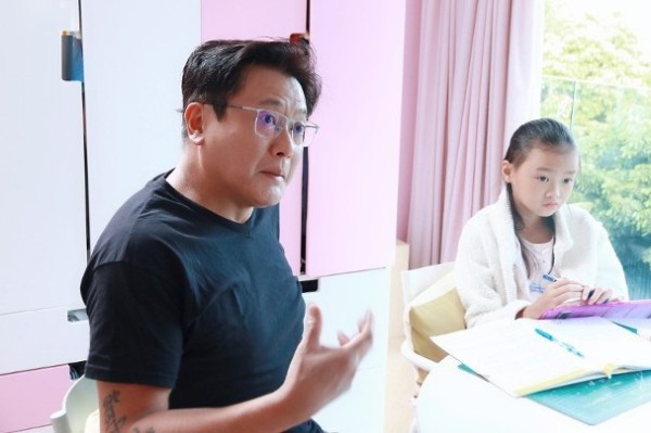 52岁魏骏杰太惨了，老婆频出轨，餐厅关门欲卖房带女儿离开香港