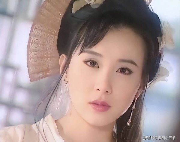 以为她们退圈了，其实是整容了没认出来，这3位女明星好可惜
