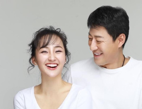 娱乐圈又一对相差13岁的姐弟恋,因戏生情,30岁已经儿女双全
