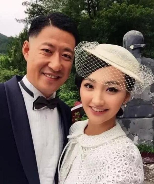 娱乐圈又一对相差13岁的姐弟恋,因戏生情,30岁已经儿女双全