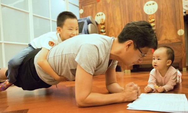娱乐圈又一对相差13岁的姐弟恋,因戏生情,30岁已经儿女双全