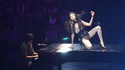 张亚东是真女神收割机，高圆圆瞿颖莫文蔚，如今50岁依旧有少年感
