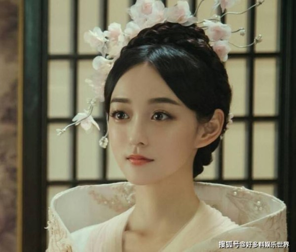 何泓姗家里好有钱是真的吗(解读何泓姗真实家境)