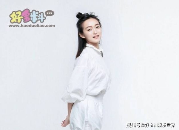 何泓姗家里好有钱是真的吗(解读何泓姗真实家境)