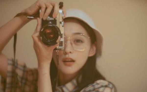 何泓姗：史上第一位因买不起王者荣耀皮肤而接戏的女演员