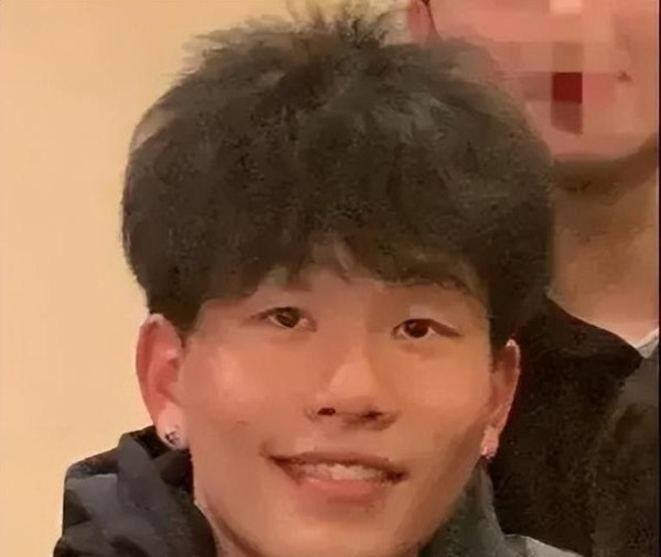 陈坤儿子成年样貌曝光，母亲基因渐渐显露！