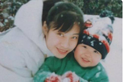 男明星妈妈年轻都有多美？肖战妈妈像女明星，许凯妈妈：世纪美人