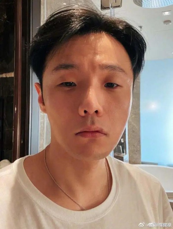 刚刚，知名男歌手发长文怒怼物业