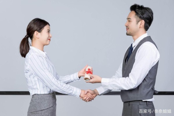 职场与领导相处忌讳的3种关系，注意避开，才能越混越好