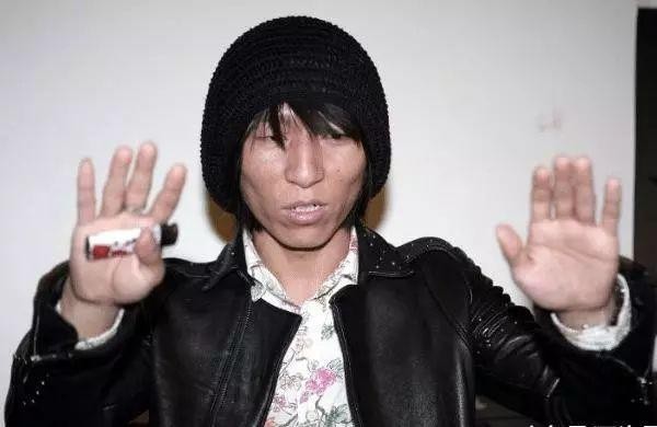 羽泉组合的关系真塑料？羽泉出事后罕见合体，全程无交流