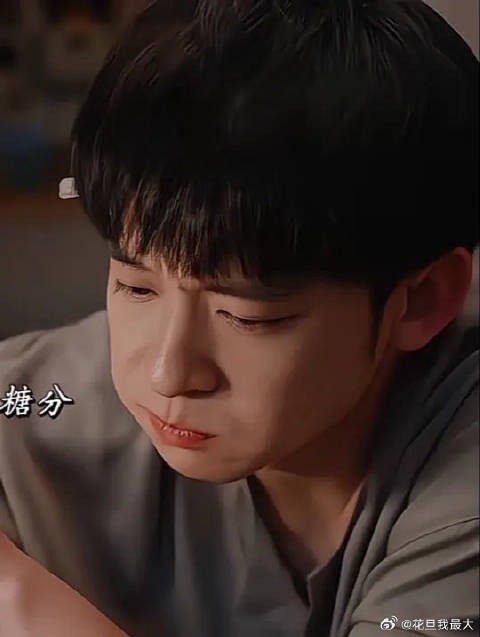 俩人写情书差点被抓包,仗着她听不懂开启瞎编模式