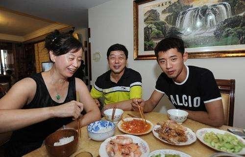 中国体坛十大星妈, 朱婷母亲最接地气, 孙杨母亲脾气最火爆