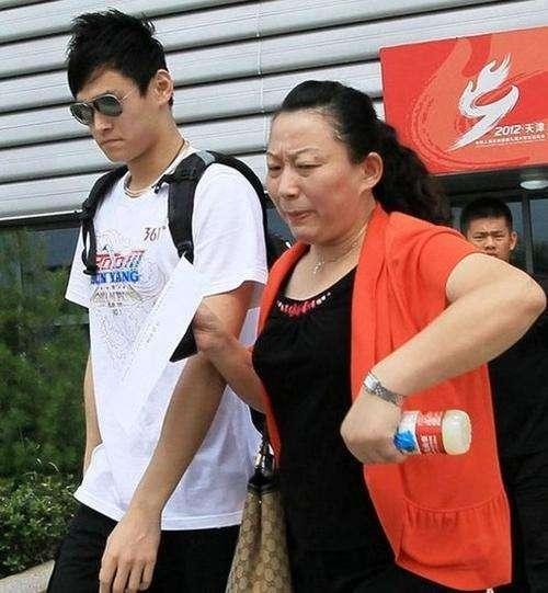 中国体坛十大星妈, 朱婷母亲最接地气, 孙杨母亲脾气最火爆
