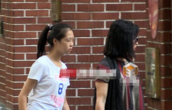 金星首晒15岁养女正脸合影，笑容亲切颜值不输女明星