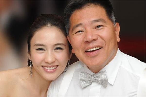 郑伊健和黎姿交往过吗 能看出来她的富豪老公一定很疼爱她